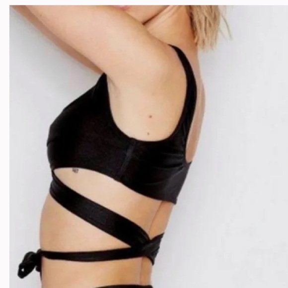 Ris-K Frolic Wrap Around Bikini Top in Shine Red Size Medium NEW With Tags - Picture 8 of 11